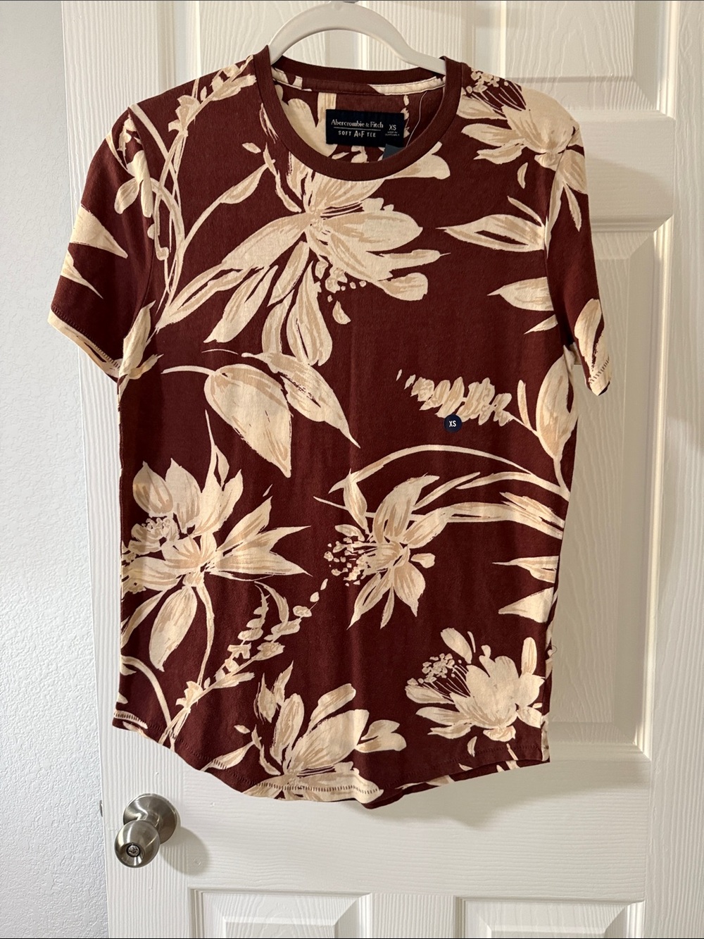 Abercrombie & Fitch Maroon Floral Short Sleeve Tee